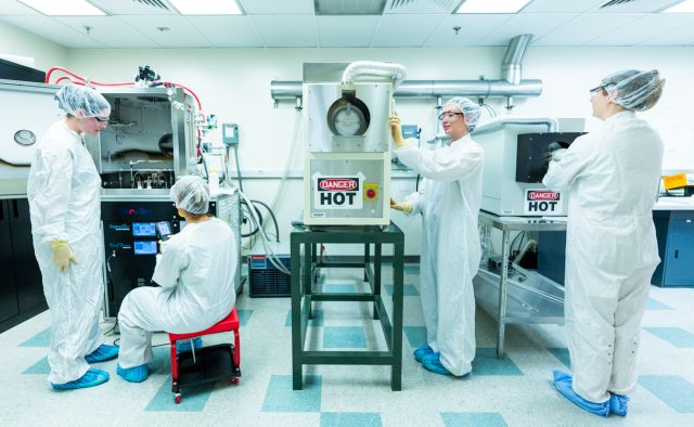 ECE Teaching Cleanroom w/ students